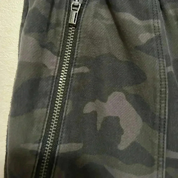 Athleta Farallon Jogger - Camo Print - Size 2 - Picture 8 of 11